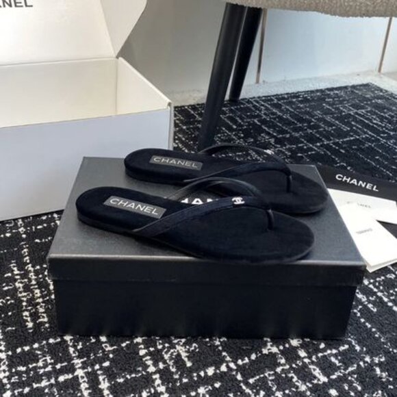 CHANEL Flip-flop sandals - Picture 2 of 4